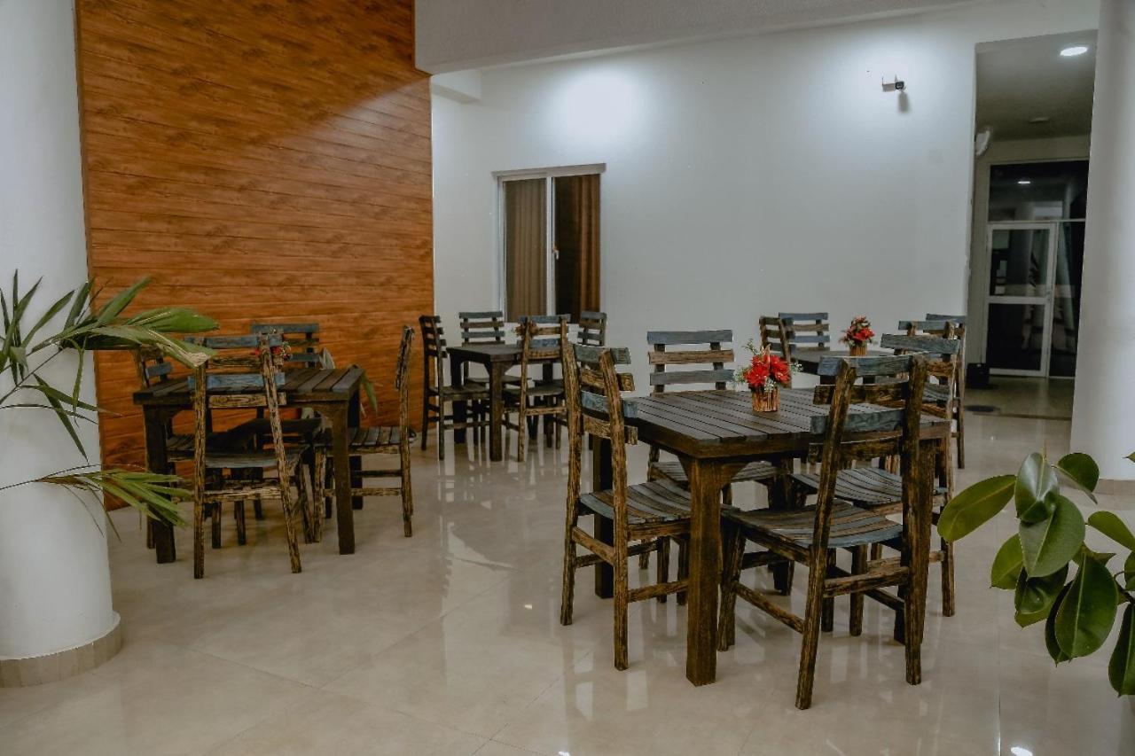 Lucky Transit Hotel - Katunayake Airport エクステリア 写真