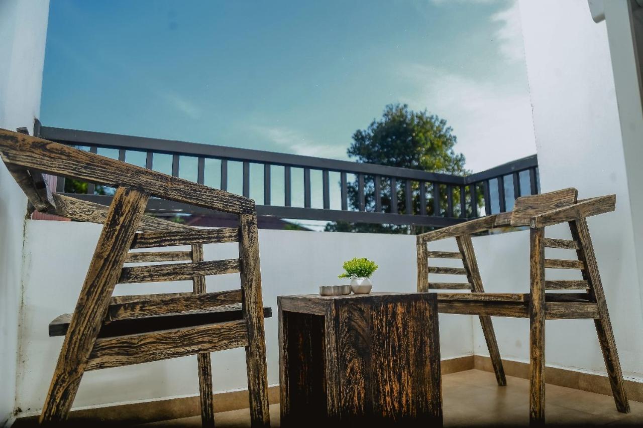 Lucky Transit Hotel - Katunayake Airport エクステリア 写真