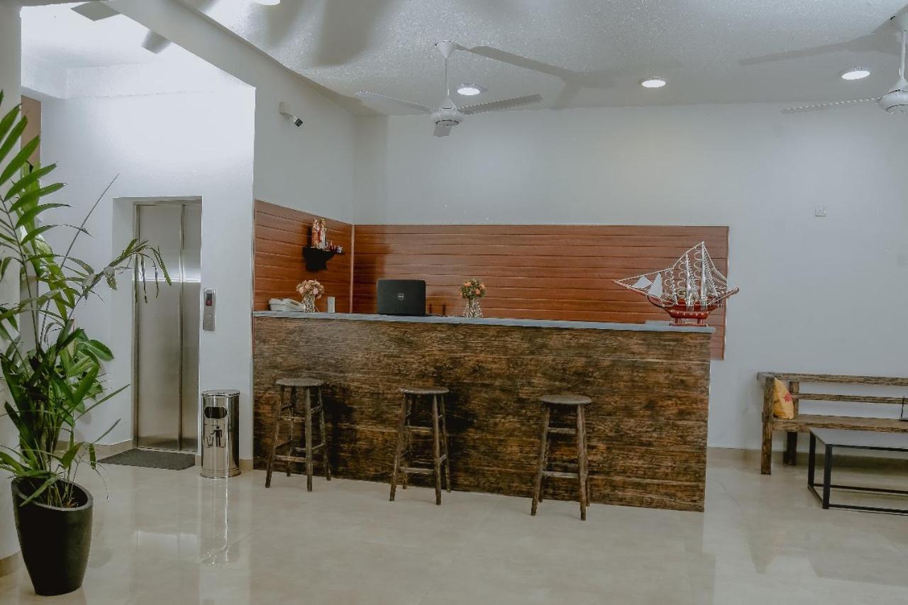 Lucky Transit Hotel - Katunayake Airport エクステリア 写真