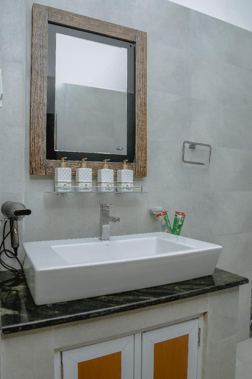 Lucky Transit Hotel - Katunayake Airport エクステリア 写真