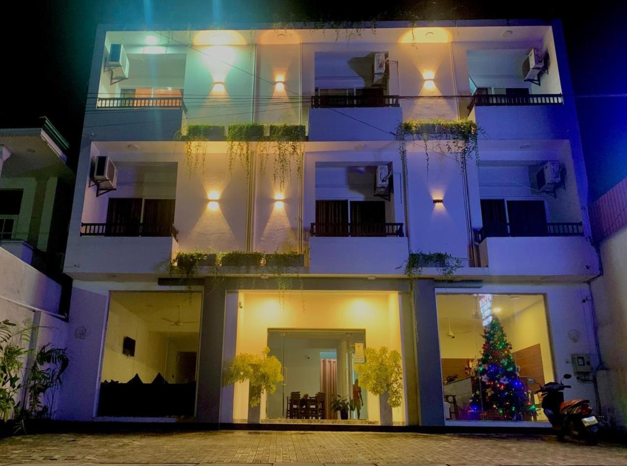 Lucky Transit Hotel - Katunayake Airport エクステリア 写真